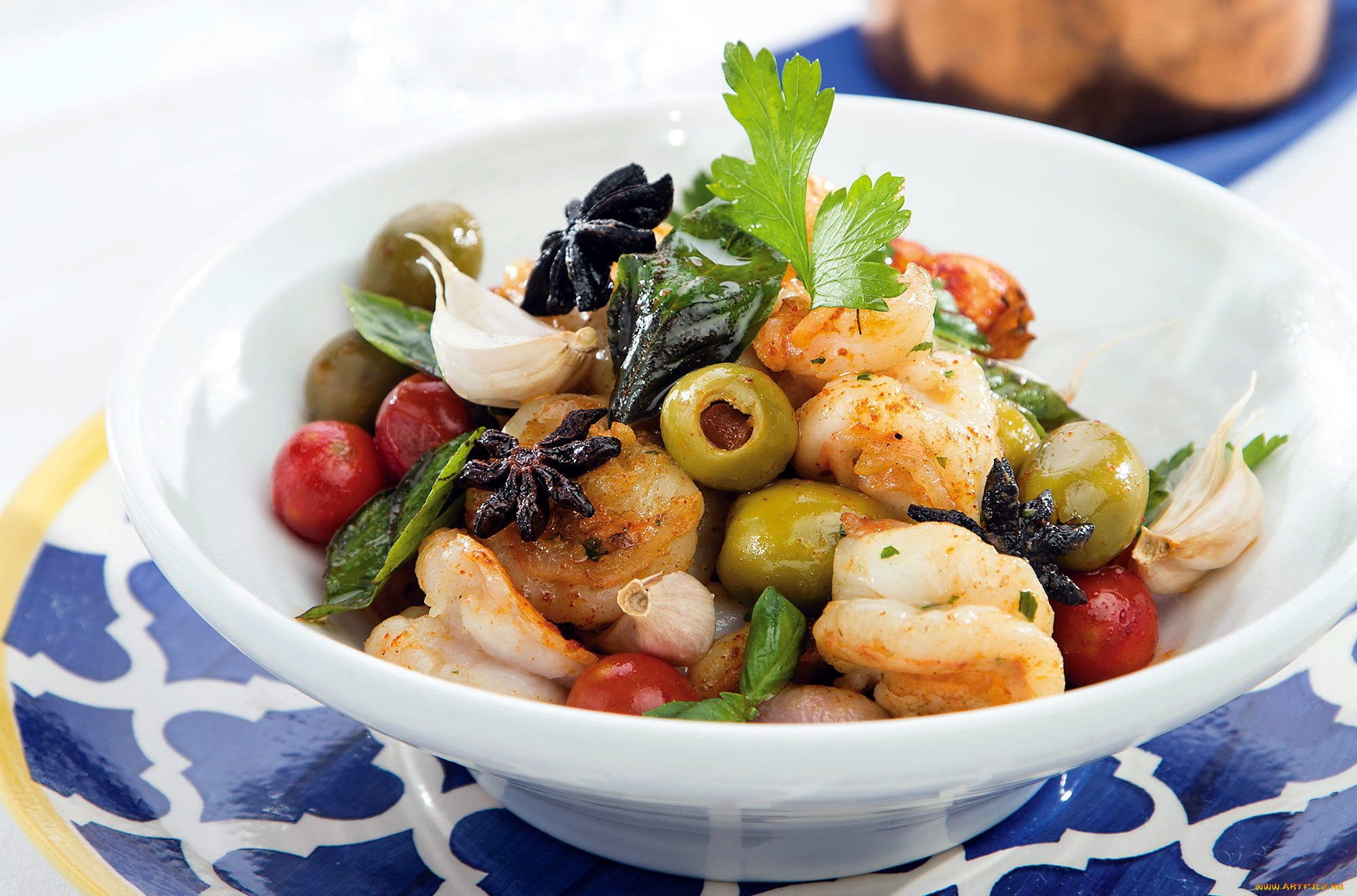 Поиск изображений для запроса "Средиземноморские блюда" или "Греческий салат", "Тунец в соусе из каперсов", "Креветки с чесноком и лимоном