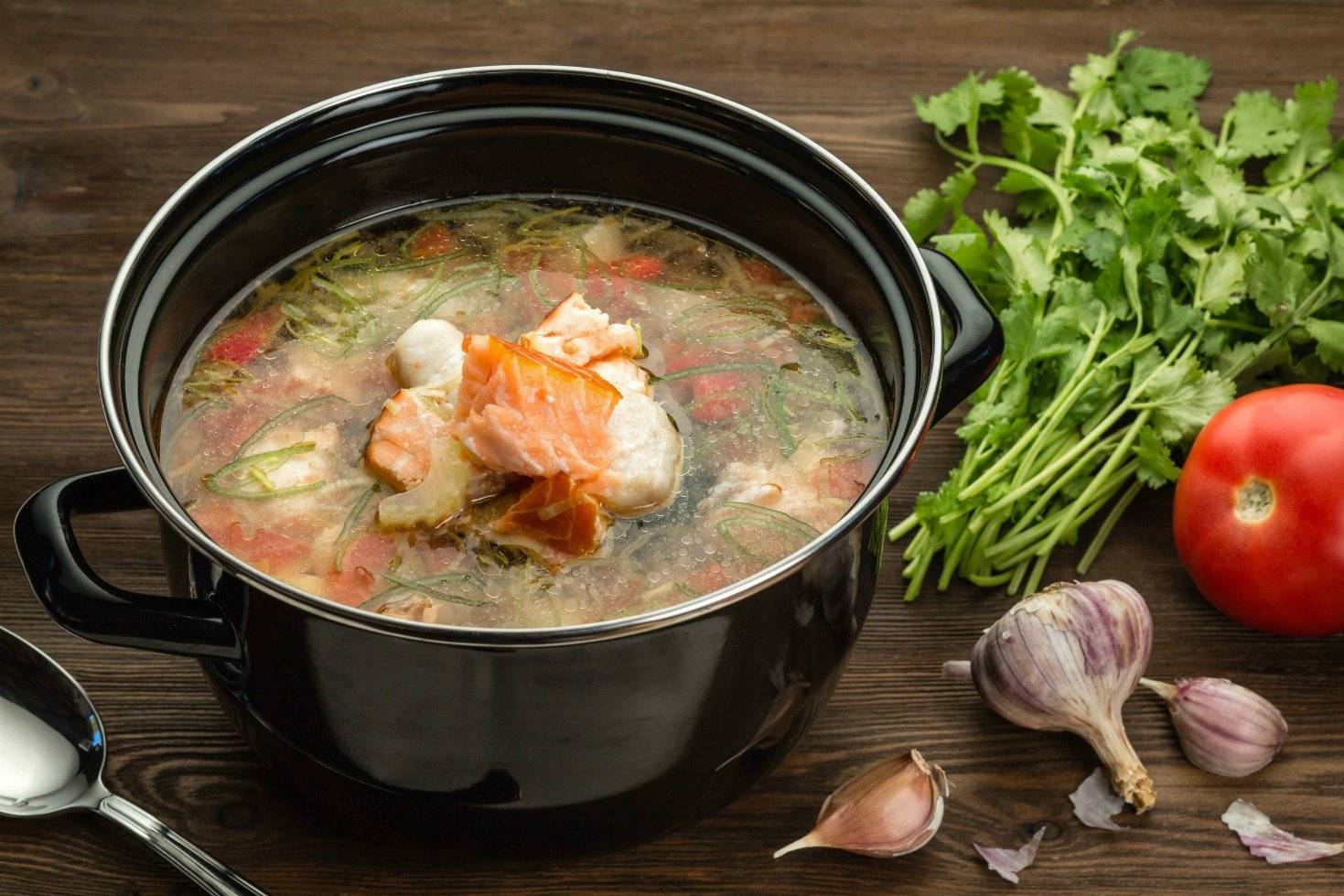 Рыбный суп с овощами и специями