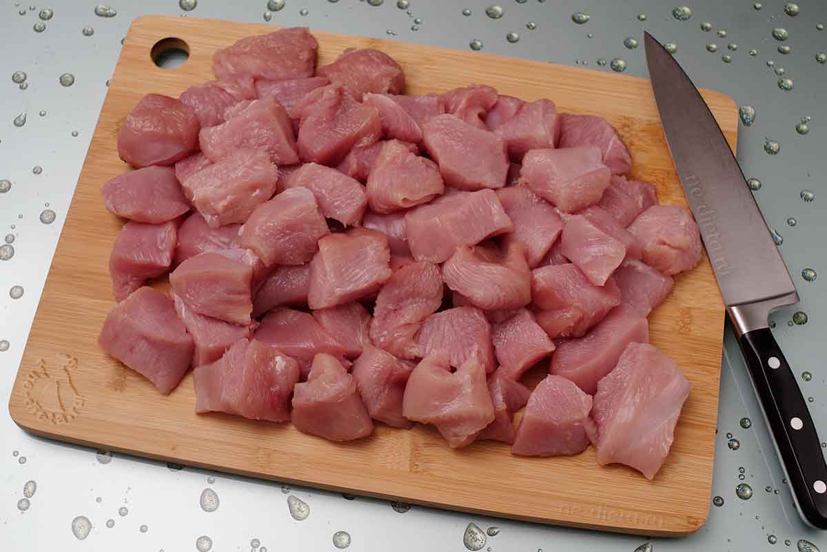 Нарезка мяса индейки для шашлыка